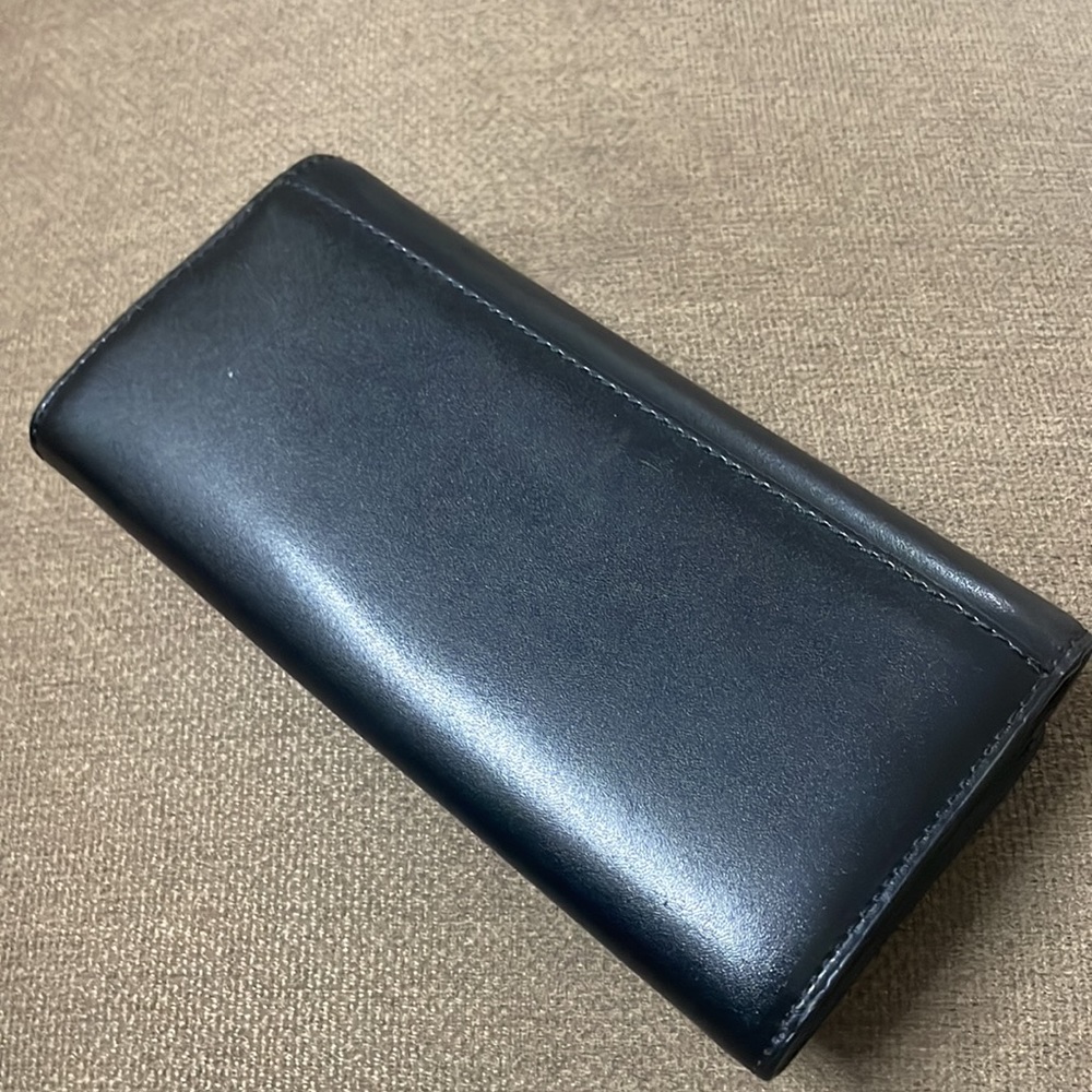 Michael Kors Sutton Wallet - Picture 3 of 11